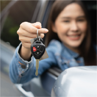 Female_Driver_Displaying_Car_Keys_From_Window